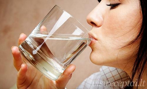 Dietologė: retas pirkėjas žino, kokį vandenį perka parduotuvėje