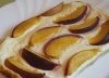 Sluoksniuotos tešlos pyragas su varške ir nektarinais