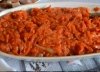 Silkė morkų ir svogūnų patale
