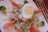 Salotos su brokoliais, pomidorais ir kiaušiniais