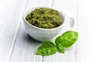 Špinatų, spanguolių ir braziliškų riešutų pesto