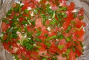Žuvies salotos su pomidorais
