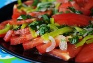 Skaniosios daržovių salotos su mėtomis