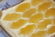 Sluoksniuotos tešlos pyragas su varške ir ananasais