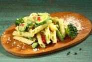 Penne makaronai su Pesto ir daržovėmis