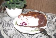 Ricotos pyragas su juodųjų serbentų džemu