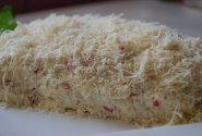 Krabų lazdelių ir sūrio salotos "Morkytė"