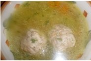 Karšta sultinio sriuba su frikadėlėmis