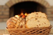 Balta duona su riešutais ir razinomis (su raugu)