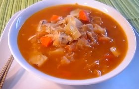 Raugintų kopūstų sriuba su vištiena