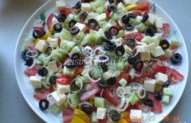 Daržovių salotos su Mozarella sūriu