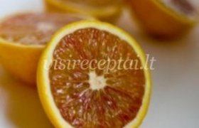 Nevirtas apelsinų džemas su riešutais, džiovintomis uogomis bei juodąja ceilono arbata