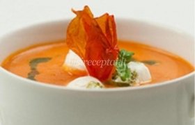 Pomidorų sriuba su mocarelos sūriu