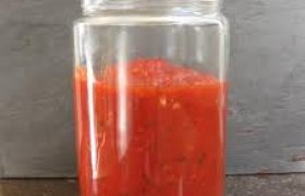 Pomidorų, krienų ir česnakų padažas