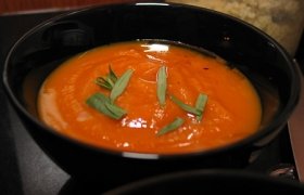 Šalta geltonų pomidorų sriuba