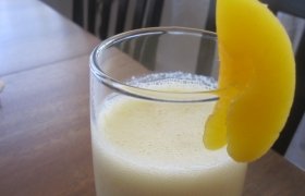 Pieniškas kokteilis su vaisiais