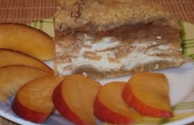 Trupininis pyragas su varške ir nektarinais