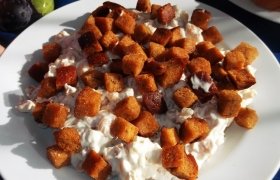 Pupelių ir duonos mišrainė