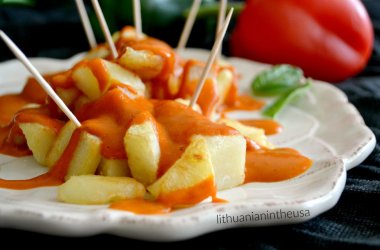 Keptos bulvės ispaniškai (Patatas Bravas)