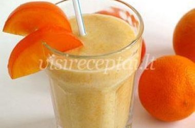 Šalto pieno ir apelsinų sulčių kokteilis