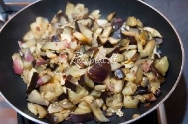 Baklažanai su pomidorais ir sūriu