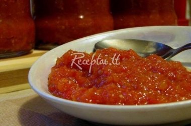 Konservuotos paprikos su pomidorais