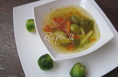 Makaronų sriuba su daržovėmis