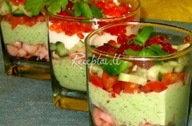 Krevečių salotos su avokadu