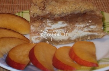 Trupininis pyragas su varške ir nektarinais