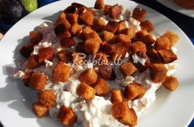 Pupelių ir duonos mišrainė