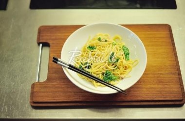 Spaghetti Carbonara su špinatais